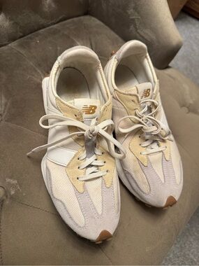 New Balance Women's 327 Cream Beige Lace-Up Lifestyle Sneakers